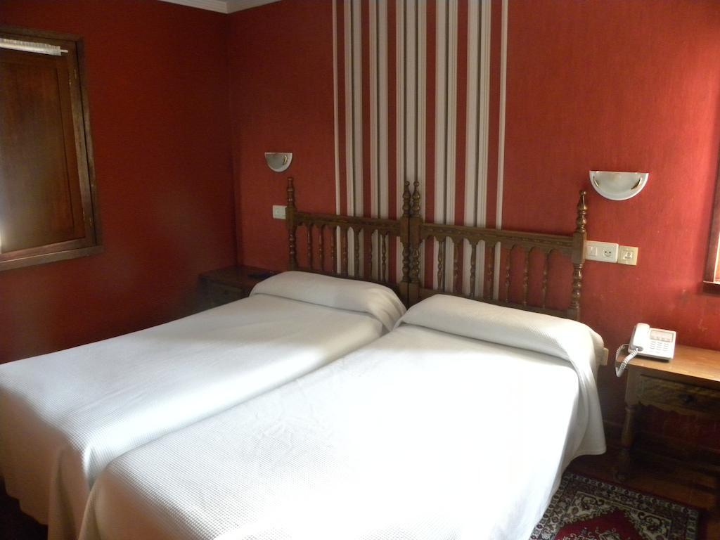 Hotel Restaurante Casa Fernando Ballota Room photo
